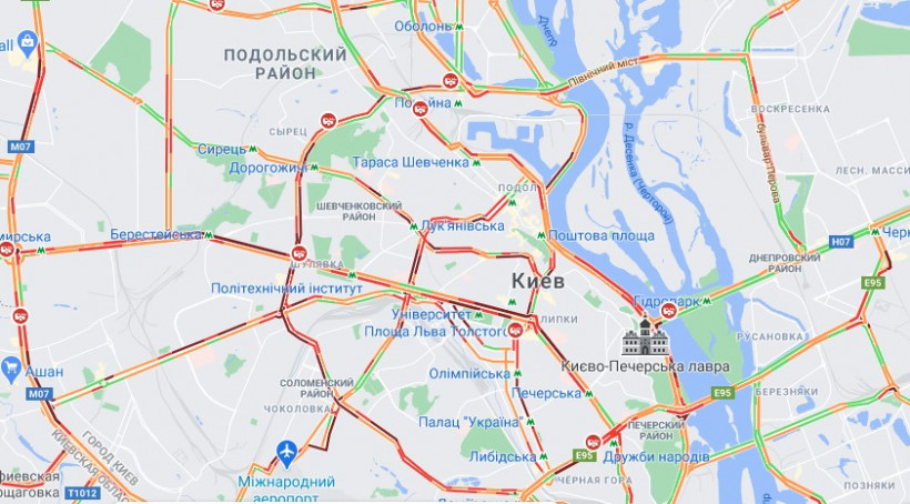 Лед сковал движение и "парализовал" Киев
