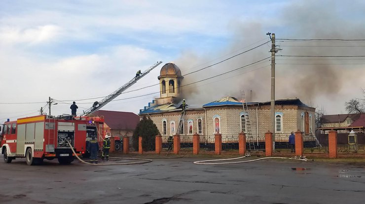 Під Києвом палає Свято-Миколаївська церква