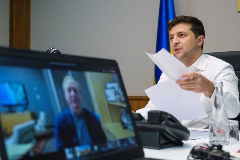 Зеленский провел видеоразговор с президентом Microsoft