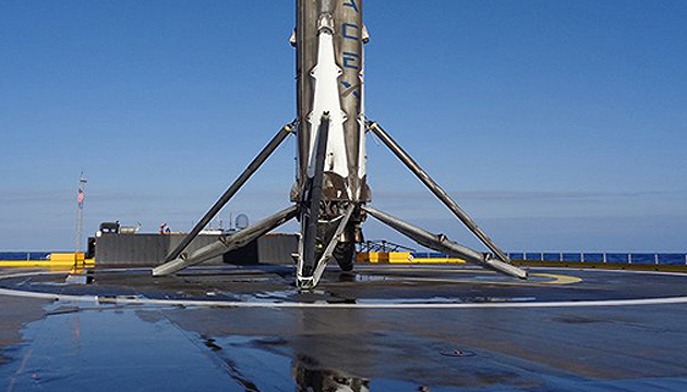 Первую ступень ракеты Falcon 9 успешно посадили во Флориде