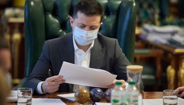Зеленский на пять лет ввел санкции против соратника Медведчука и его телеканалов