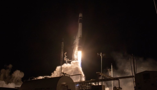 Rocket Lab запустила на орбиту еще семь спутников