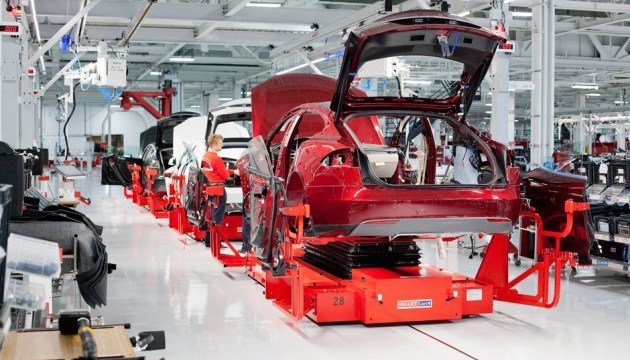 Tesla за два года инвестирует в производство электрокаров до $12 миллиардов