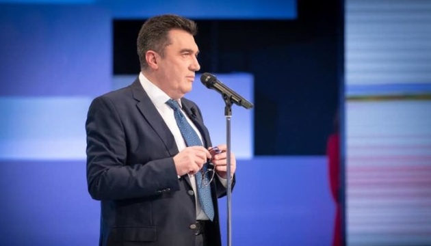 Данилов объяснил, почему СНБО не может повлиять на «телеканалы Медведчука»