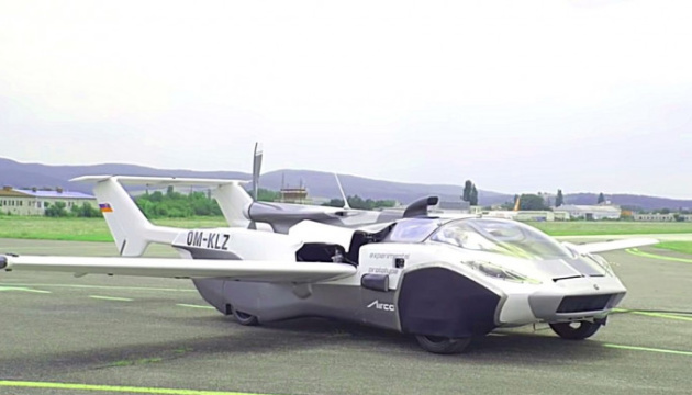 В Словакии представили летающий спорткар-трансформер