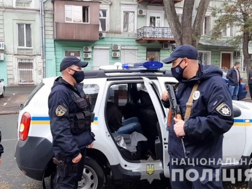 В центре Одессы мужчина зарезал сотрудницу кафе (ФОТО, ВИДЕО)