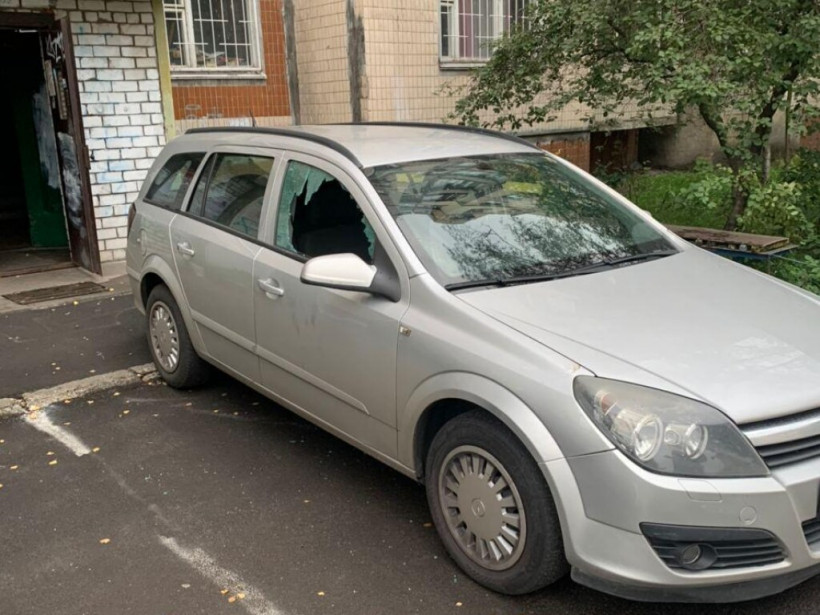 В Киеве «герой парковки» оставил авто у дверей подъезда и был жестоко наказан (ФОТО)
