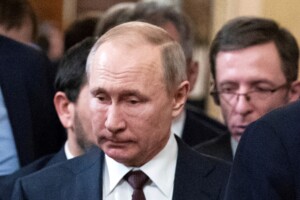 	Путин внес в Госдуму законопроект, позволяющий ему быть у власти пожизненно