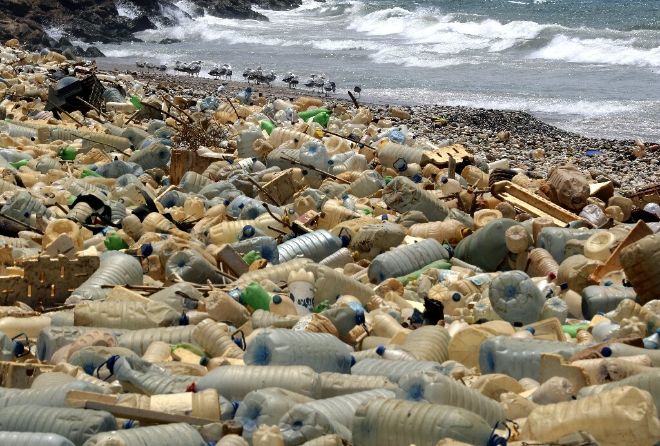 Через 20 лет в Средиземное море может попадать 500 тыс. тонн пластика в год