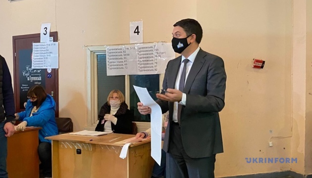 Разумков проголосовал, но не смог принять участия в «опросе Зеленского»