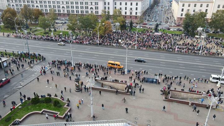 	В Минске прошел яркий Марш пенсионеров и студентов: сожгли чучело "усатого брехуна" (фото и видео)