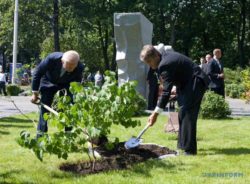 Джо Байден и «старая гвардия» украинской политики. Фотоальбом