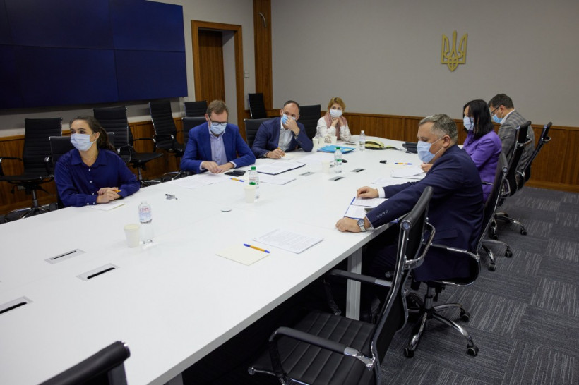 Зеленский представил послам G7 шаги для выхода из конституционного кризиса
