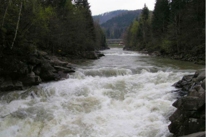 ГСЧС предупреждает о повышении уровней воды в реках на Закарпатье