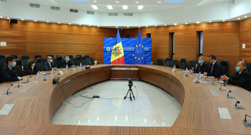 Зачем Кулеба поехал в Молдову еще до того, как Санду официально стала президентом