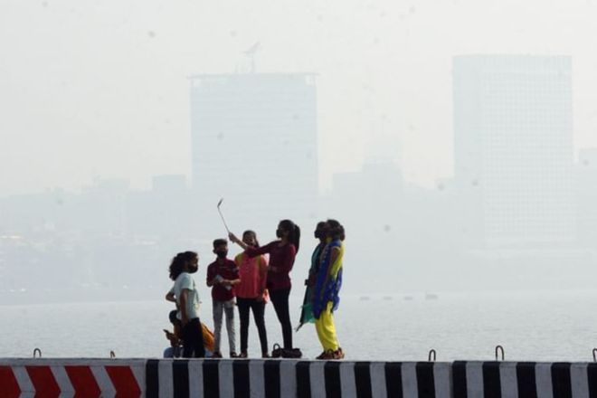 В индийском городе Мумбаи из-за похолодания резко ухудшилось качество воздуха