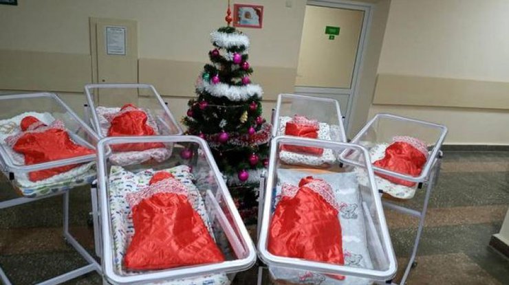 В Николаеве новорожденных запаковывают в "новогодние" конверты