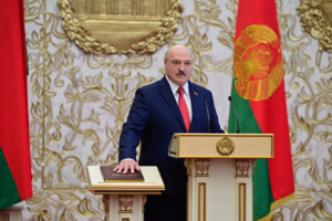	Президент Туркменистана лично сжег килограммы наркотиков: видео