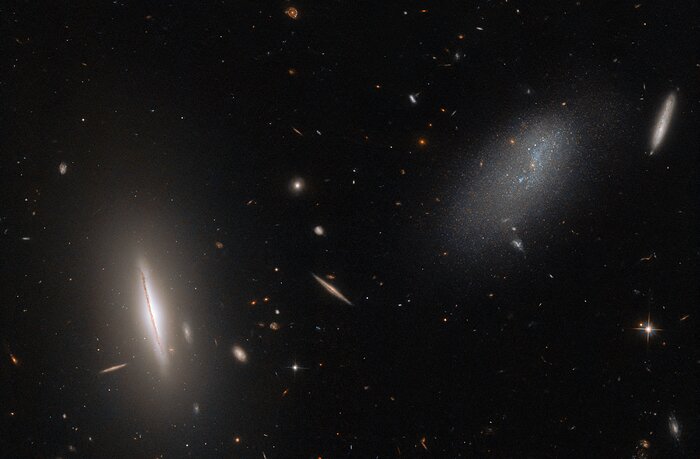 Hubble сделал снимок аморфной галактики в созвездии Персея