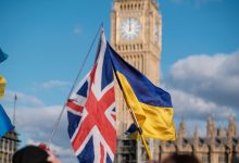 Прапори Великої Британії та України
