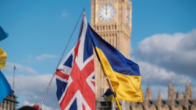 Прапори Великої Британії та України