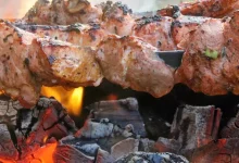 Як приготувати шашлик на мінеральній воді: простий рецепт соковитого та м’якого м’яса