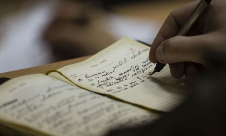 Як правильно писати: уперше чи вперше?