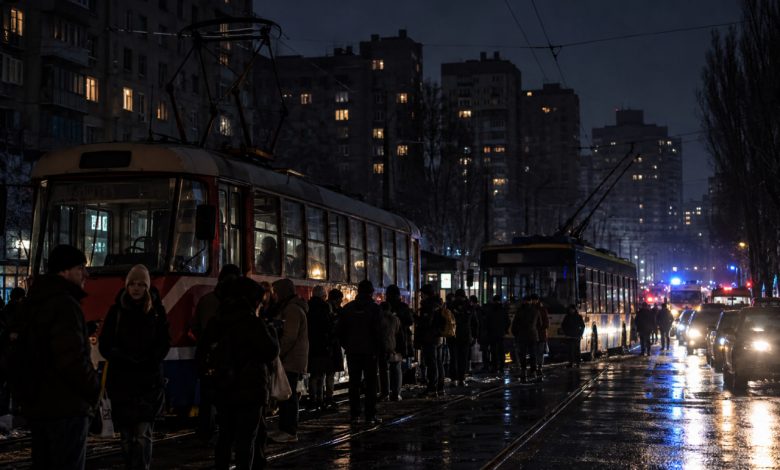 Блекаут у Дніпрі 30 жовтня 2026: чому немає світла та які маршрути зупинилися