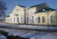 Будівля залізничного вокзалу в Сновську на Чернігівщині