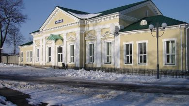 Будівля залізничного вокзалу в Сновську на Чернігівщині