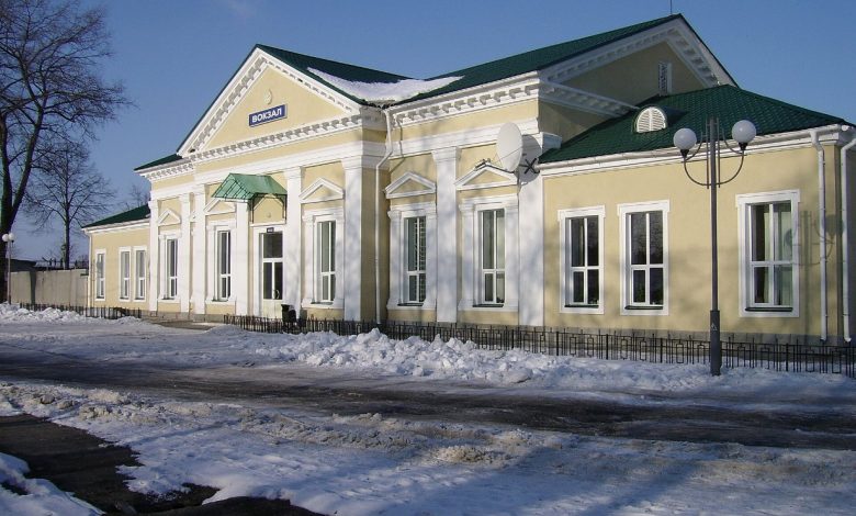Будівля залізничного вокзалу в Сновську на Чернігівщині