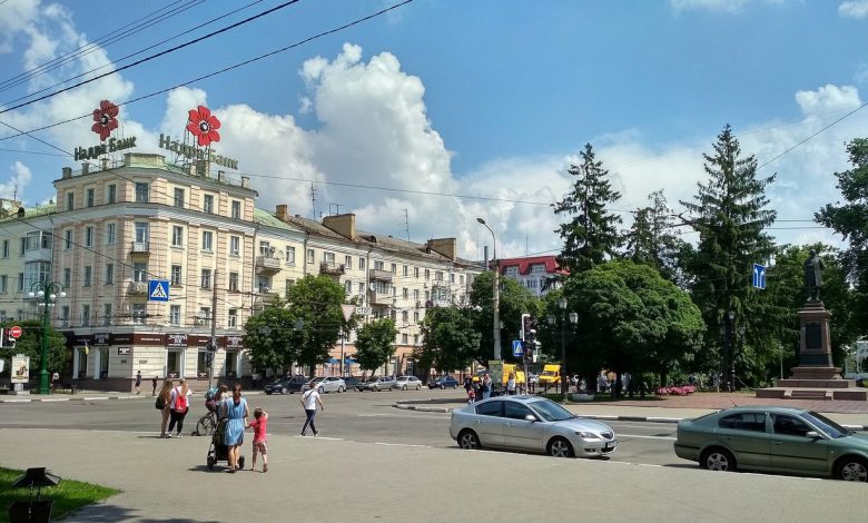 Покровська площа в центрі Сум, архівне фото