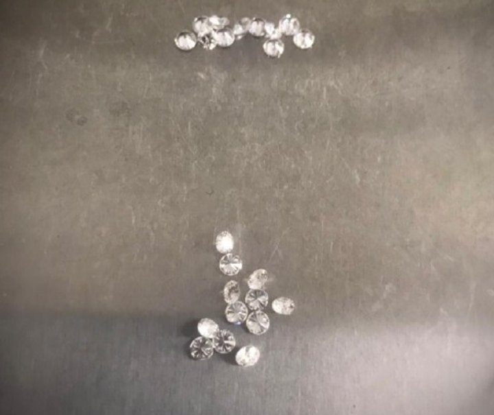 Маскировали под бижутерию: в Винницу из Индии по почте отправили 23 бриллианта (фото) 