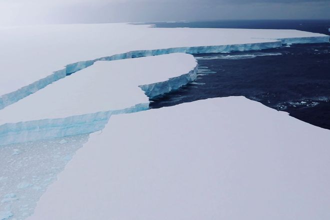 Крушение плавучего острова: наибольший айсберг на Земле распался на части