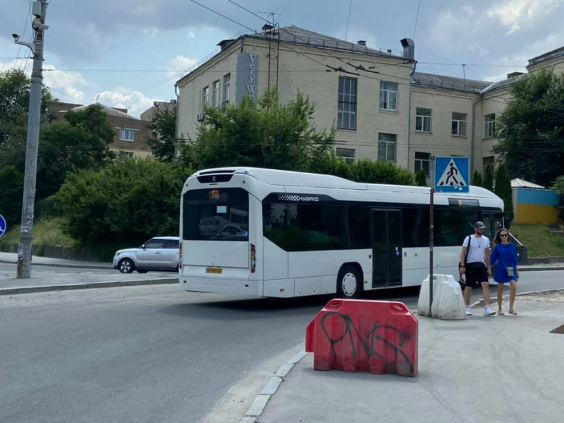 В Киеве маршрутки заменили гибридными автобусами Volvo (фото)