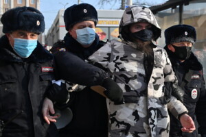 	Избитая омоновцем россиянка: Сажают тех, кто украл мешок картошки или говорит правду