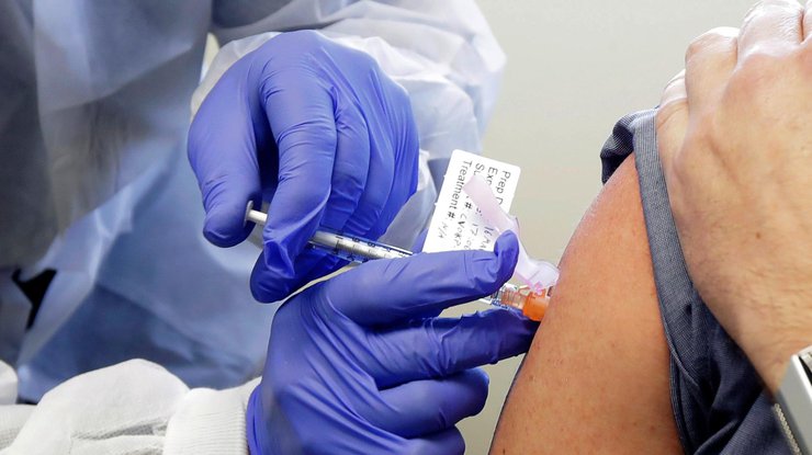 В МОЗ назвали сроки массовой вакцинации от COVID