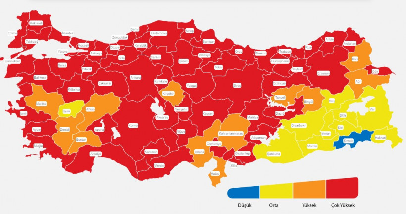 Анталья и Стамбул снова вводят комендантский час
