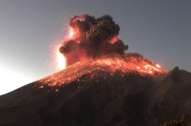 Ученые предупредили об опасности извержения вулкана Невадо-де-Толука в Мексике
