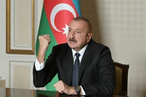 	Лукашенко вводит штрафы за бело-красные флаги