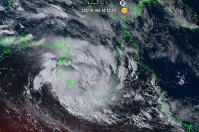 Австралийцы готовятся встретить первый тропический циклон сезона 2021 года