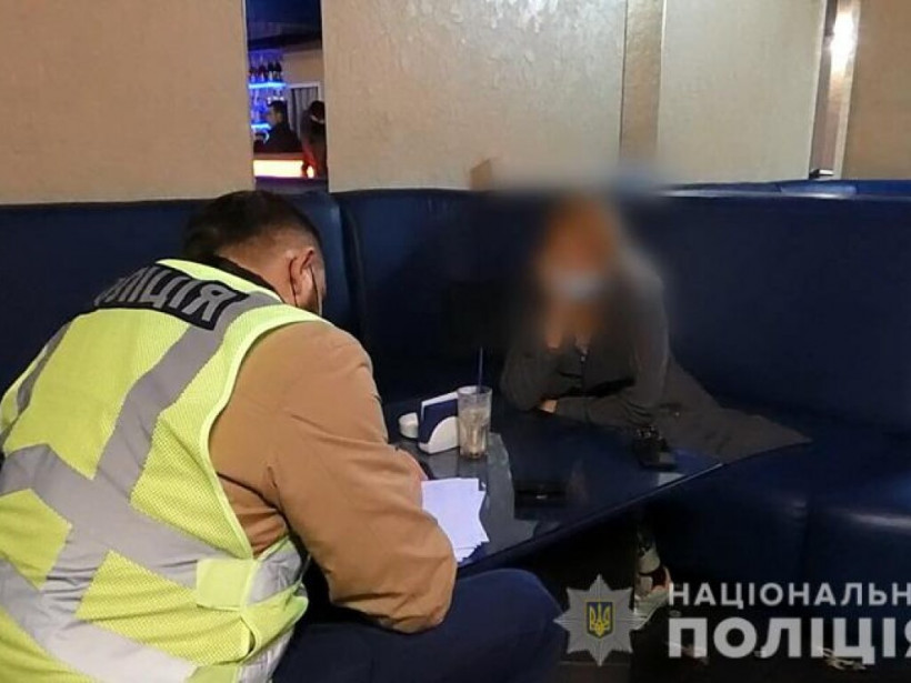 В Киеве разоблачили работу «замаскированного» бара, работающего во время карантина (ФОТО) 
